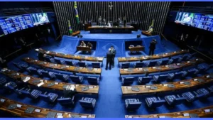 Porte de arma para mulheres vítimas de violência doméstica é aprovado por senadores