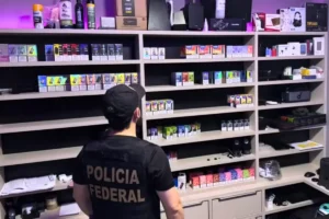 Suspeitos de contrabando de cigarros eletrônicos são alvos de operação da Polícia Federal
