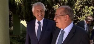 Caiado participa de aniversário de Guiomar Mendes ao lado de líderes dos Três Poderes