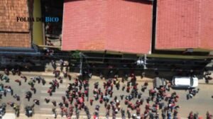 Integrantes do MST marcham em Parauapebas e entregam reivindicações à Prefeitura