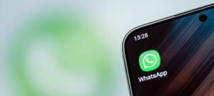 WhatsApp testa assistente de escrita por IA no iPhone