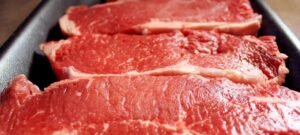 Consumo de carne vermelha intensifica inflamação intestinal em estudo com camundongos