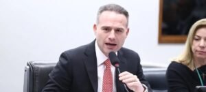 Presidente do Conselho de Ética descarta quebra de decoro em denúncias contra Eduardo Bolsonaro