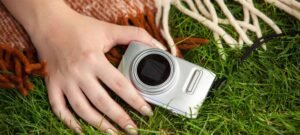 Câmeras digitais de bolso voltam à cena e conquistam a geração Z