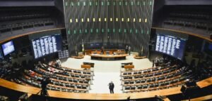 Oposição reage à proposta do governo e quer substituir taxação de altas rendas por corte de despesas