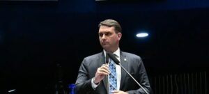 Defesa de Bolsonaro contesta solicitação da PF para manter agentes 24h dentro de sua residência