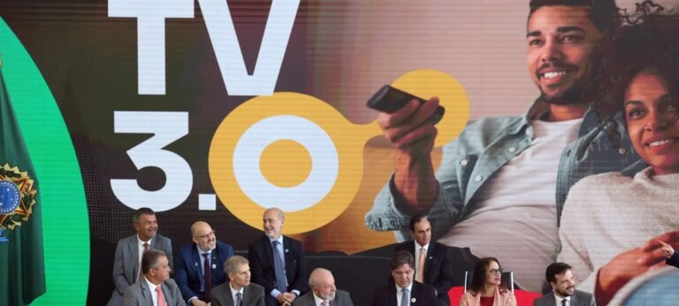 Governo oficializa TV 3.0; novo sistema começa em 2026 e exigirá conversor para aparelhos atuais