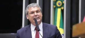 Líder do PT pede CPI para apurar uso de fintechs em lavagem de dinheiro ligada ao PCC