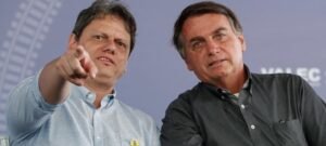 Tarcísio promete indulto a Bolsonaro como primeiro ato caso chegue à Presidência
