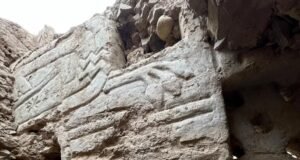 Mural pré-hispânico de 3 mil anos é descoberto no Peru e corre risco de danos
