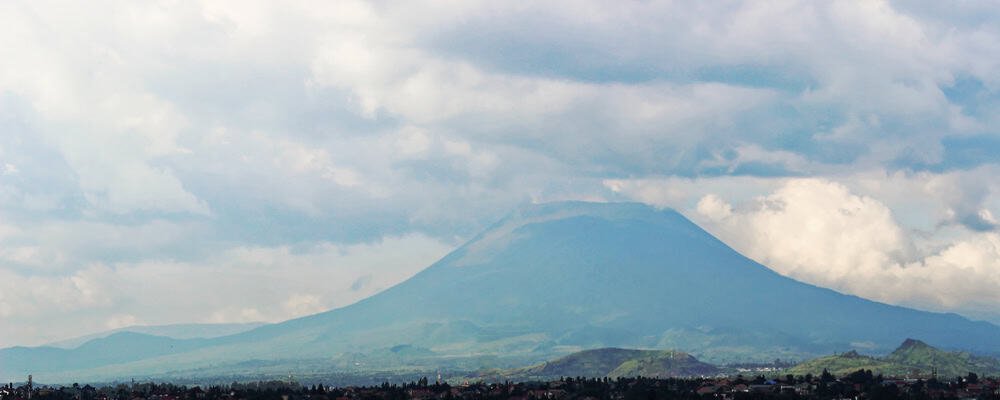 Nyiragongo abriga o maior lago de lava do planeta e desafia monitoramento no leste do Congo - Imagem do artigo original