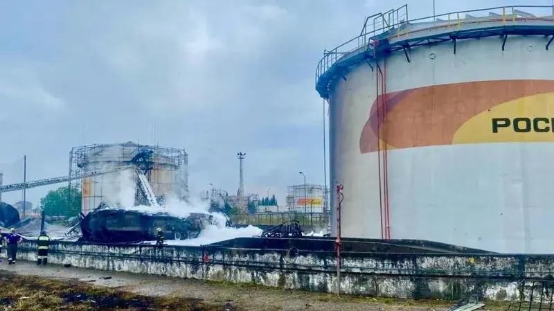 Incêndio atinge depósito de combustível na Rússia após ataque de drones; Moscou reage com novos bombardeios na Ucrânia - Imagem do artigo original