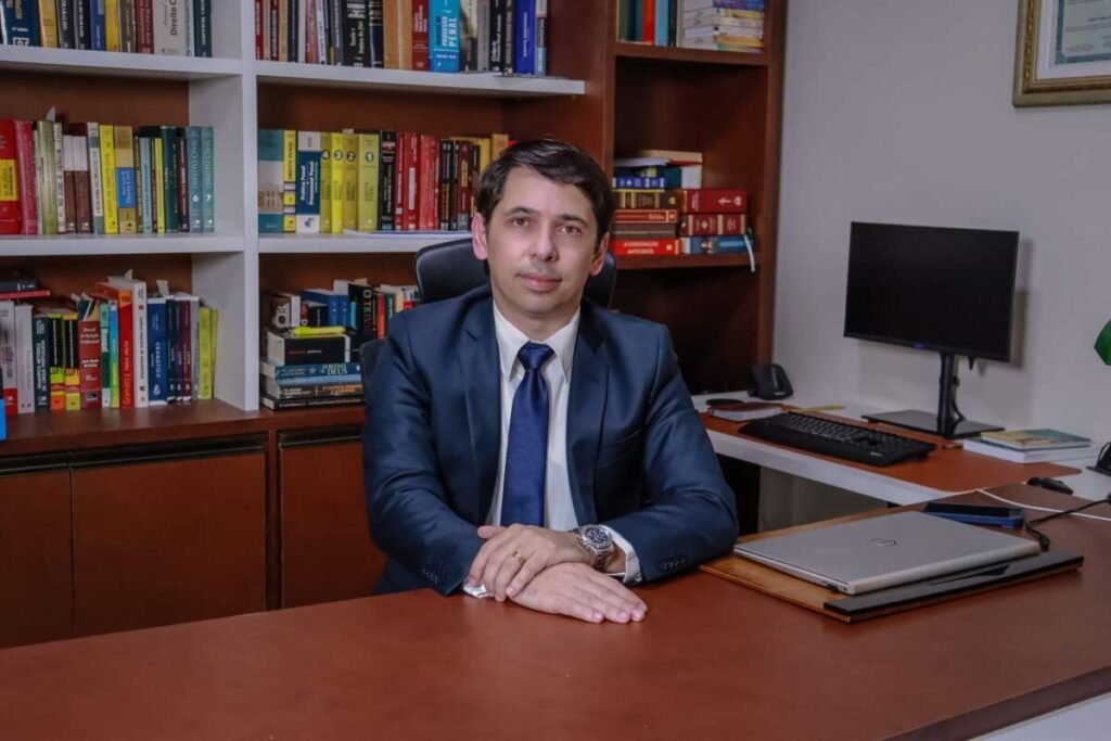 Advogado contesta decisão de Alexandre de Moraes que impôs prisão domiciliar a Jair Bolsonaro - Imagem do artigo original
