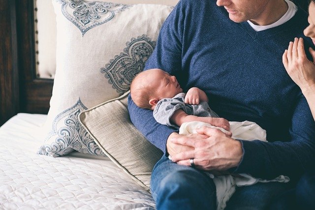 Pediatras pressionam Congresso por licença-paternidade mínima de 30 dias - Imagem do artigo original
