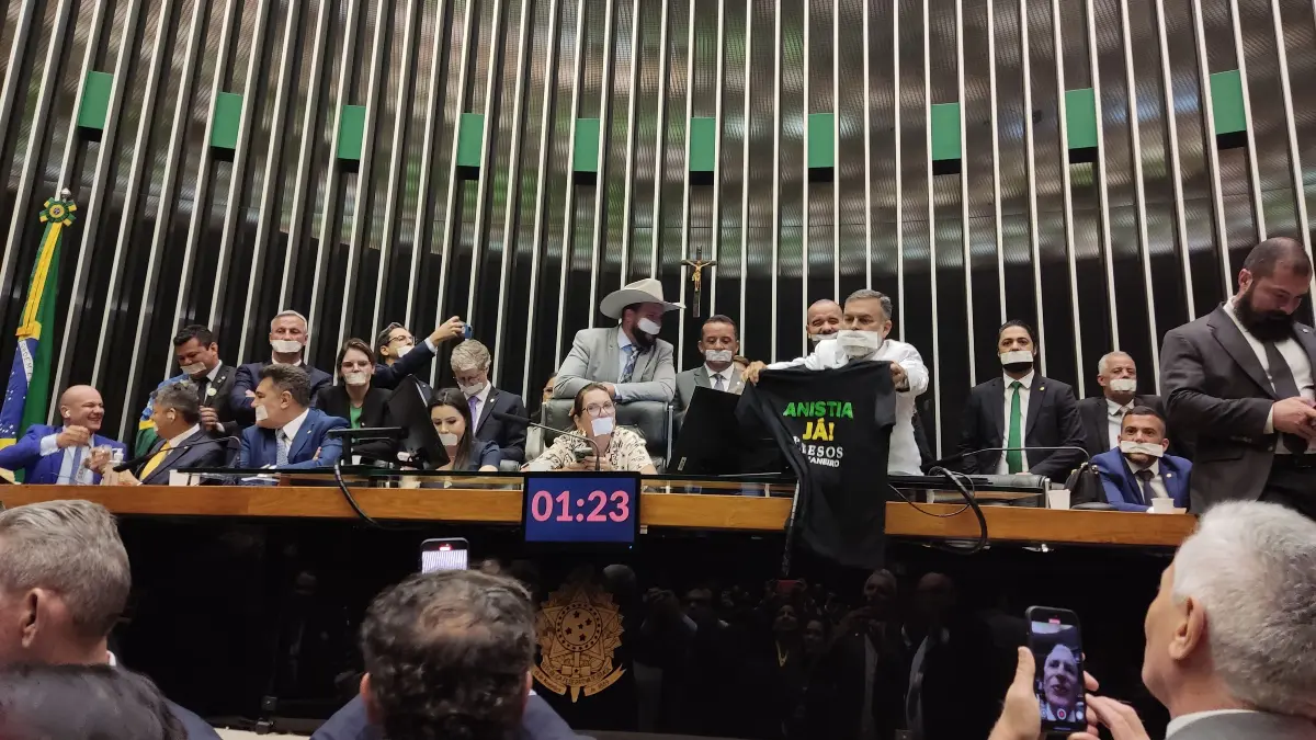 Oposição passa a noite nas mesas da Câmara e do Senado e cobra reunião com Motta e Alcolumbre - Imagem do artigo original