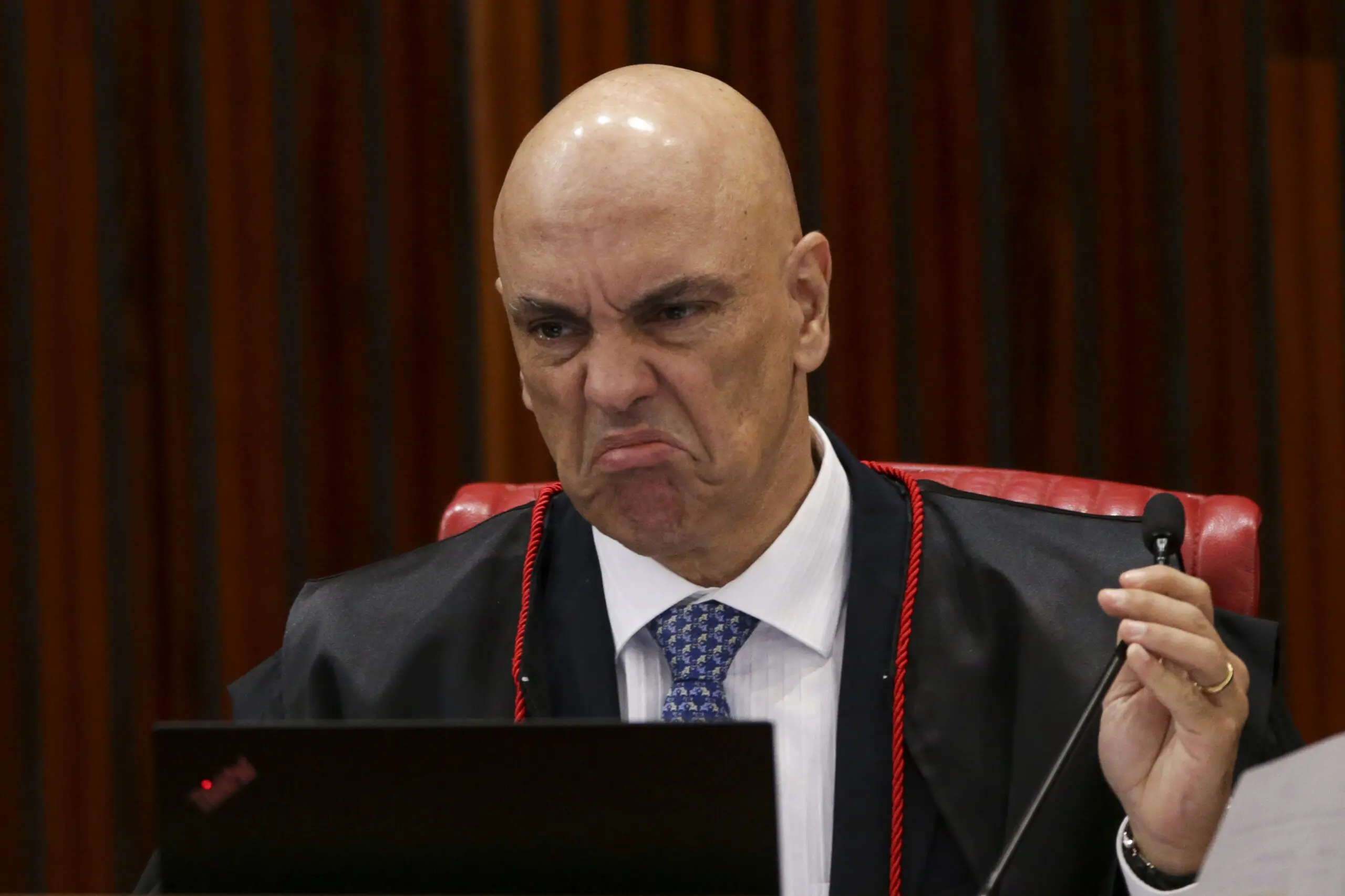 Despacho de Moraes usa termo incorreto ao autorizar visitas a Bolsonaro em prisão domiciliar - Imagem do artigo original