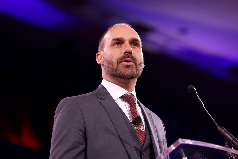 Presidente da Câmara admite possibilidade de perda de mandato de Eduardo Bolsonaro caso ausências continuem - Imagem do artigo original