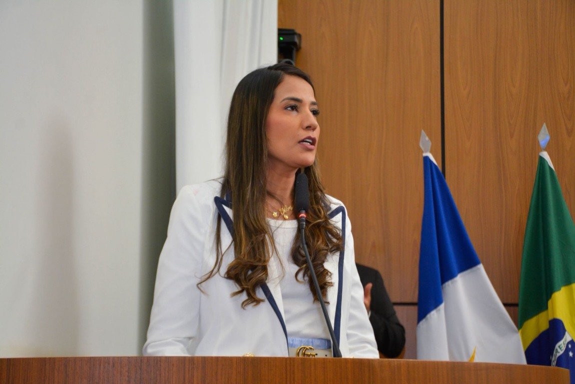 Vereadora Débora Guedes rompe com gestão de Eduardo Siqueira Campos após exoneração de equipe - Imagem do artigo original