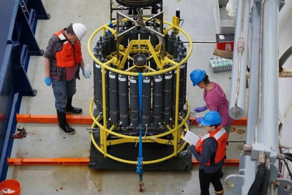 Cientistas elucidam causas de reflexos anormais no Oceano Antártico - Imagem do artigo original