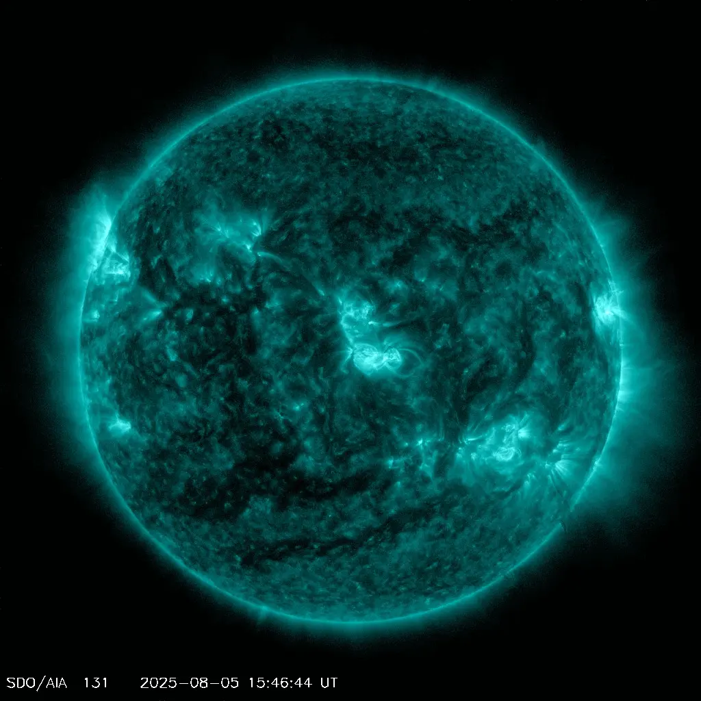Tempestade geomagnética pinta o céu de verde e rosa no Hemisfério Norte; novas auroras são esperadas - Imagem do artigo original