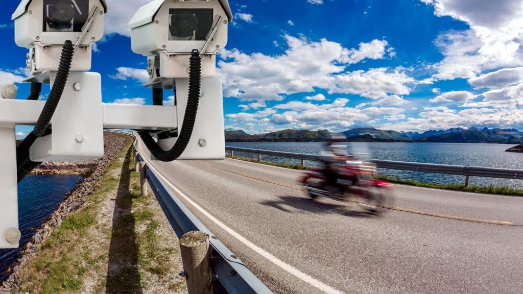 Motorista pode recorrer de multa aplicada por videomonitoramento; entenda condições e prazos - Imagem do artigo original