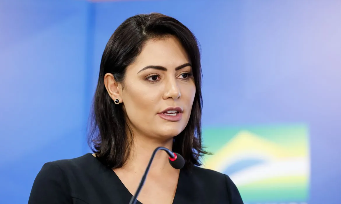 PF cogitou prender Michelle Bolsonaro durante operação que colocou tornozeleira no ex-presidente - Imagem do artigo original