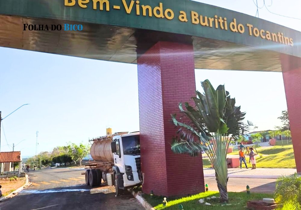 Caminhão-tanque colide com portal de entrada de Buriti e danifica monumento - Imagem do artigo original