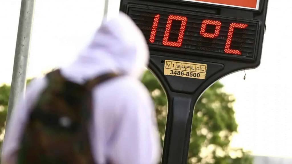 Nova frente fria chega na quinta-feira e volta a derrubar temperaturas no Centro-Sul - Imagem do artigo original