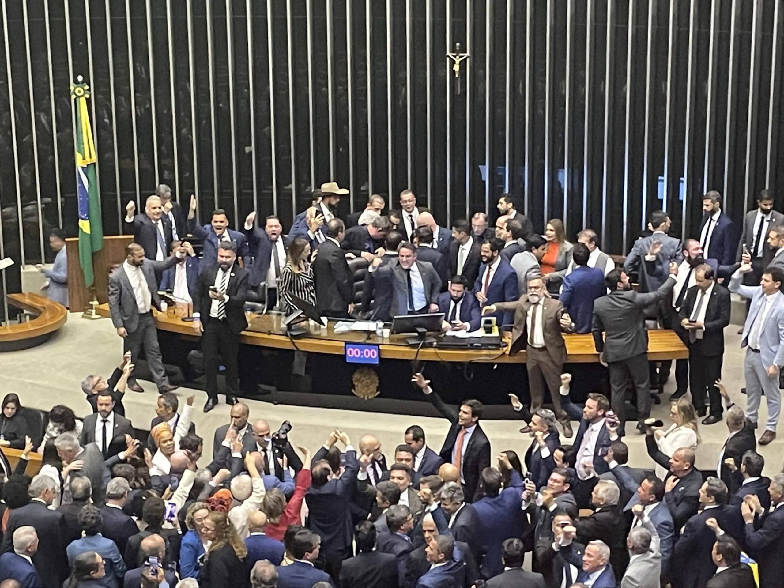 Câmara retoma PEC que acaba com foro privilegiado e limita alcance do STF - Imagem do artigo original
