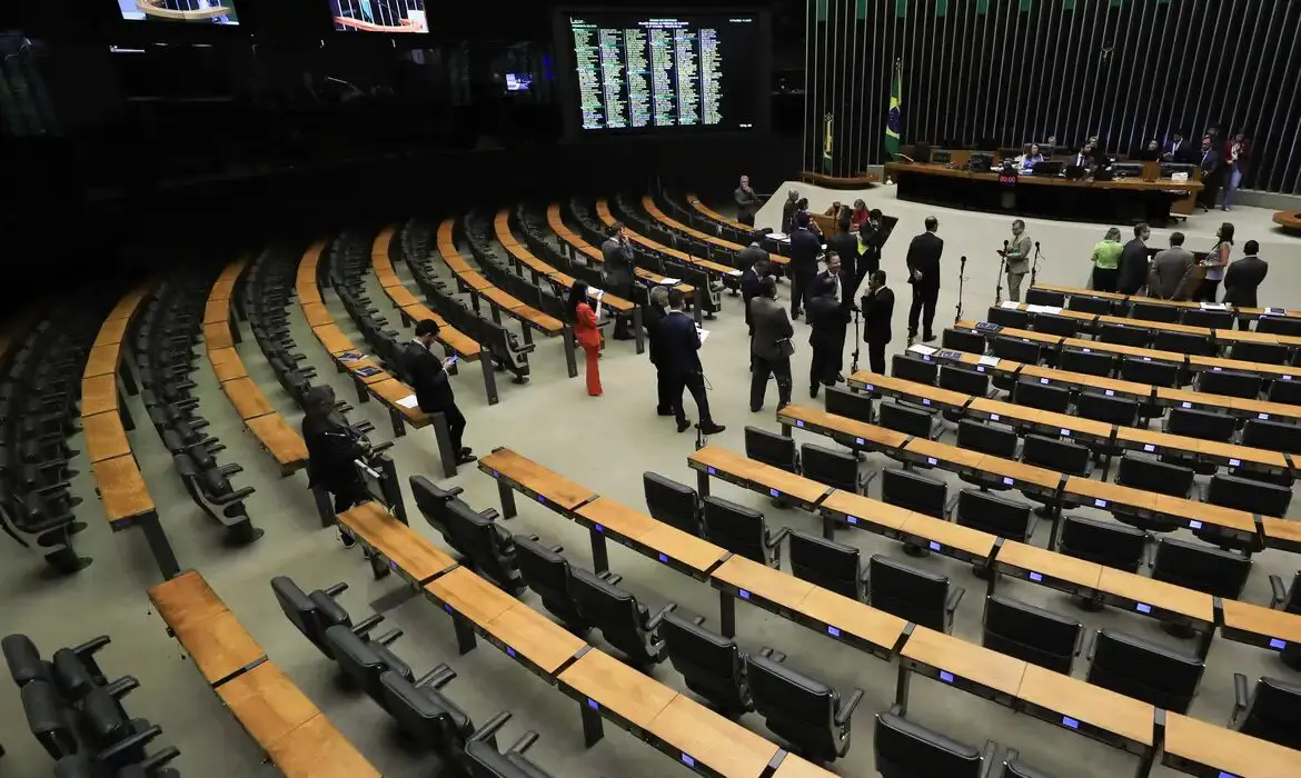 PL 2628/22 volta ao centro do debate após vídeo de Felca; oposição fala em risco de censura - Imagem do artigo original