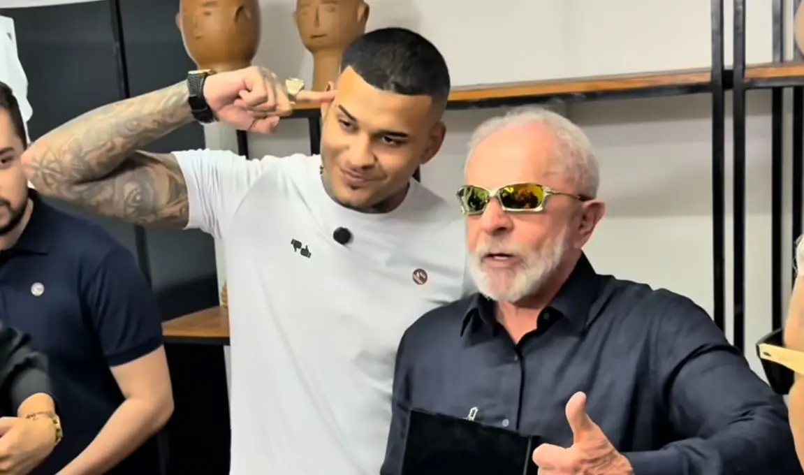 Lula participa de evento no Recife e posa com MC investigado por participação de criança em show de funk - Imagem do artigo original