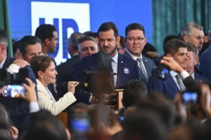 União Brasil oficializa saída do governo Lula e devolverá dois ministérios