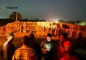 Carreta tomba na TO-201 e provoca congestionamento entre Axixá e Sítio Novo