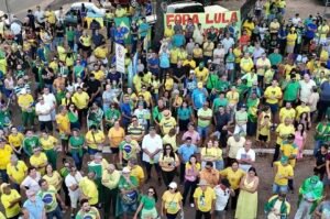 Ato “Reaja, Brasil!” leva apoiadores de Bolsonaro à Praça dos Girassóis, em Palmas