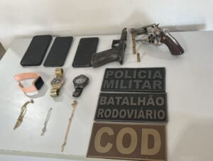 Polícia prende dois homens com arma e simulacro após perseguição em Caseara