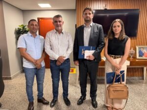 Deputado negocia com Vivo instalação de sinal de celular e internet no povoado Vinte Mil, em Carrasco Bonito