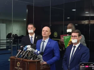 Deputados do PL pedem ao Senado impeachment de Alexandre de Moraes após proibição de protesto