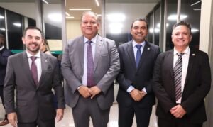 Senador Eduardo Gomes e governador Wanderlei Barbosa buscam com Ministério da Agricultura proteção às exportações de carne do Tocantins