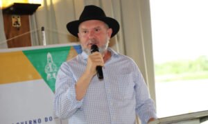 Carlesse recupera elegibilidade e inicia articulação para disputar eleições de 2026