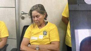 Defesa solicita prisão domiciliar para idosa de 62 anos condenada pelo 8 de Janeiro após agressão em presídio
