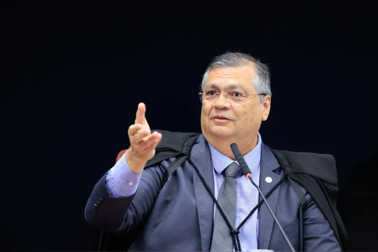 Flávio Dino critica advertência da Embaixada dos EUA a aliados de Alexandre de Moraes
