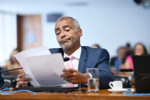 Romário rebate pressão para apoiar impeachment de Alexandre de Moraes