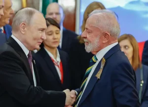 Putin liga para Lula antes de encontro com Trump e reforça coordenação no Brics