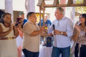 Vice-governador Laurez Moreira prestigia aniversário de vereador em Aurora do Tocantins ao lado de deputados estaduais