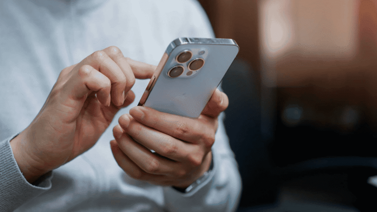 Seis ajustes de acessibilidade que facilitam o uso do celular por pessoas com perda auditiva