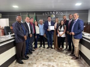 Deputado Marcus Marcelo recebe cidadania honorária em Angico, entrega carro à Câmara e anuncia R$ 150 mil para ambulância