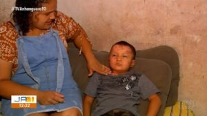 Menino de 5 anos ferido em explosão de churrasqueira deixa hospital em Palmas