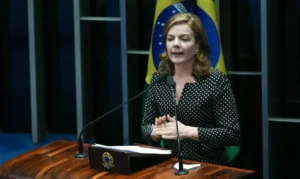 Gleisi Hoffmann usa debate sobre “adultização infantil” para reforçar cobrança por regras às big techs