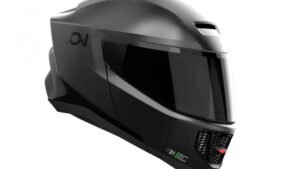 Capacete espanhol traz filtro inteligente e promete bloquear poluição nas grandes cidades