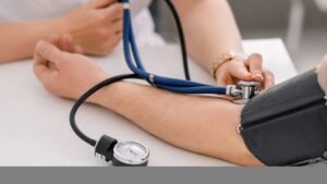 Adesivo de pele desenvolvido na Coreia do Sul promete acompanhar pressão arterial em tempo real